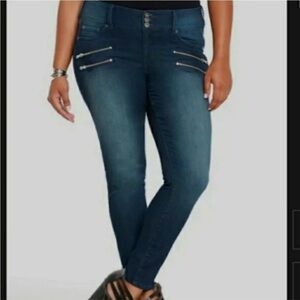 Torrid premiem Dark Blue Skinny Jeans with Zipper Accents